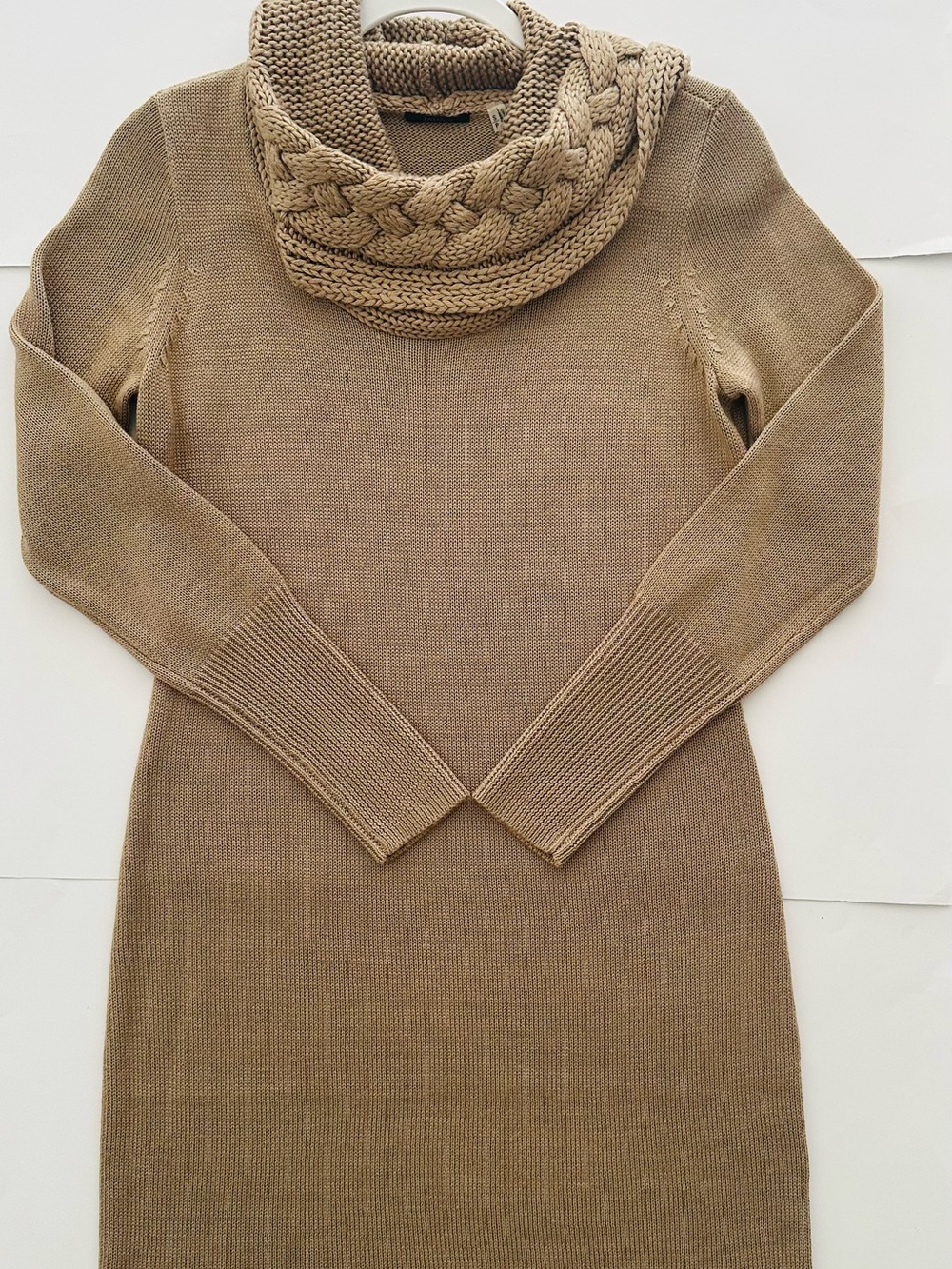 Tahari Cable Knit Cowl Sweater dress, excellent like new, S